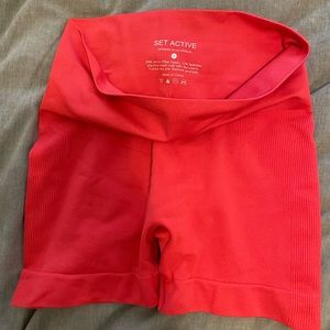 Set active punch color biker shorts